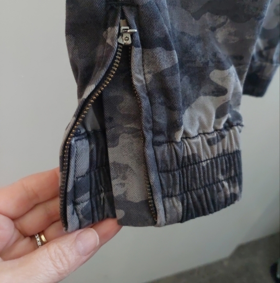 Spanx stretch twill camouflage cargo joggers black gray size XS New - Picture 11 of 13